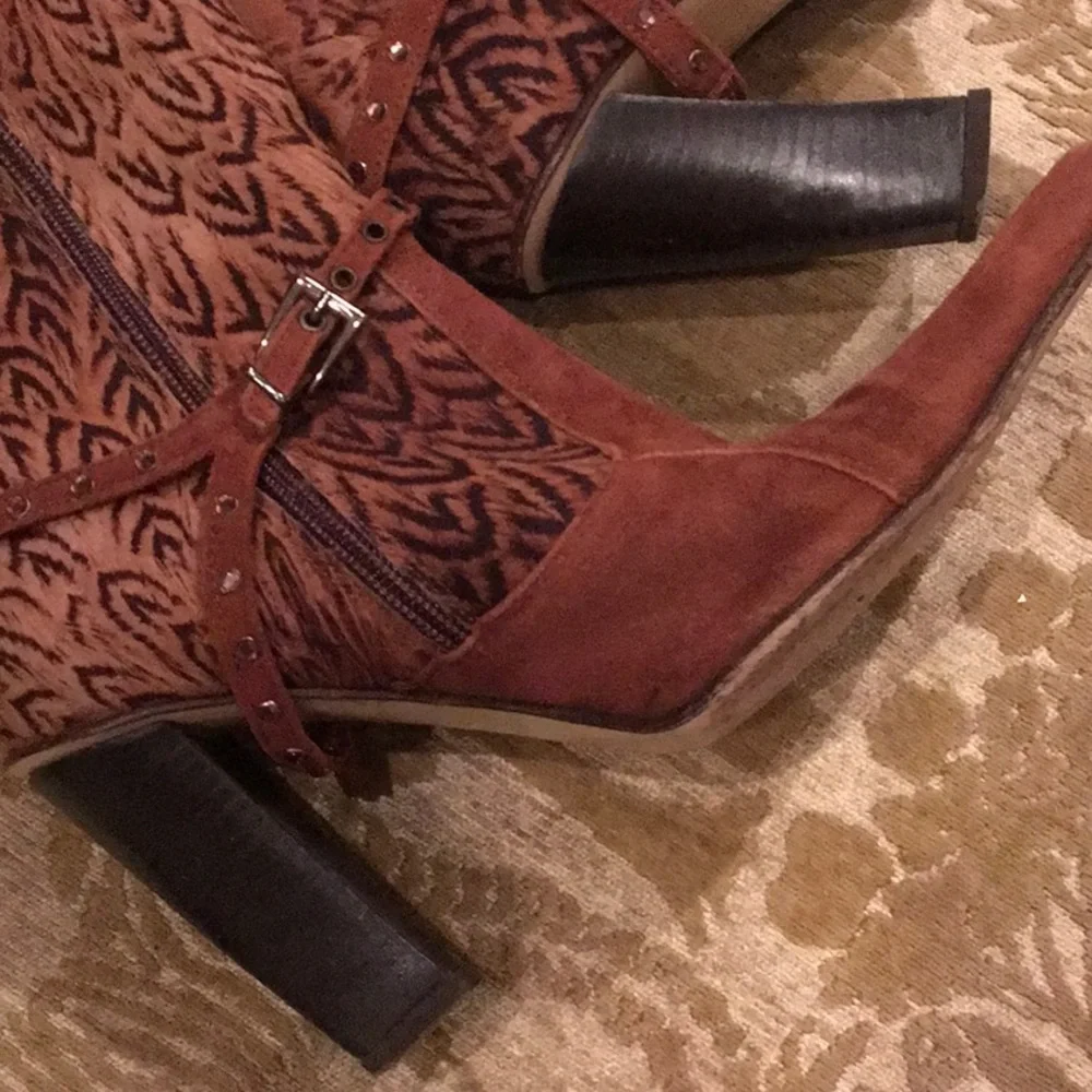 Boots - Picture 4 of 5